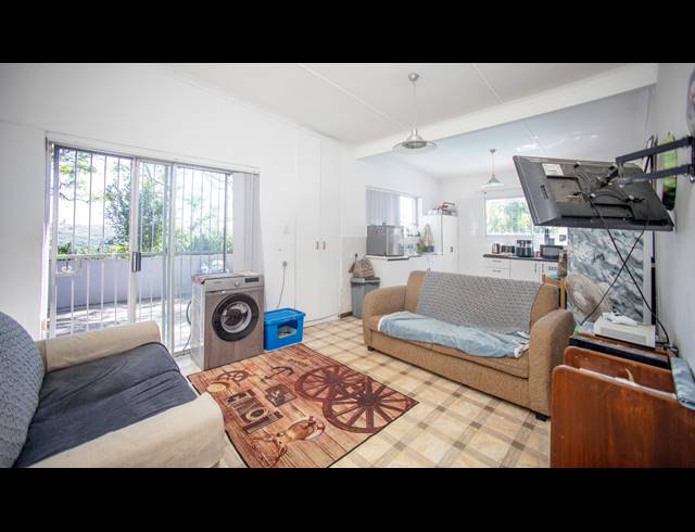 5 BEDROOM HOUSE FOR SALE IN BEACON BAY